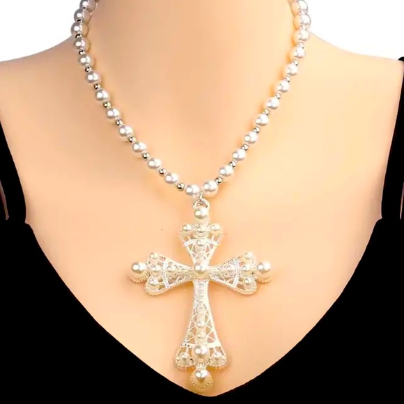 Large Ornate Cross Faux Pearl Pendant Antique Silver tone Victorian Necklace - Picture 2 of 6